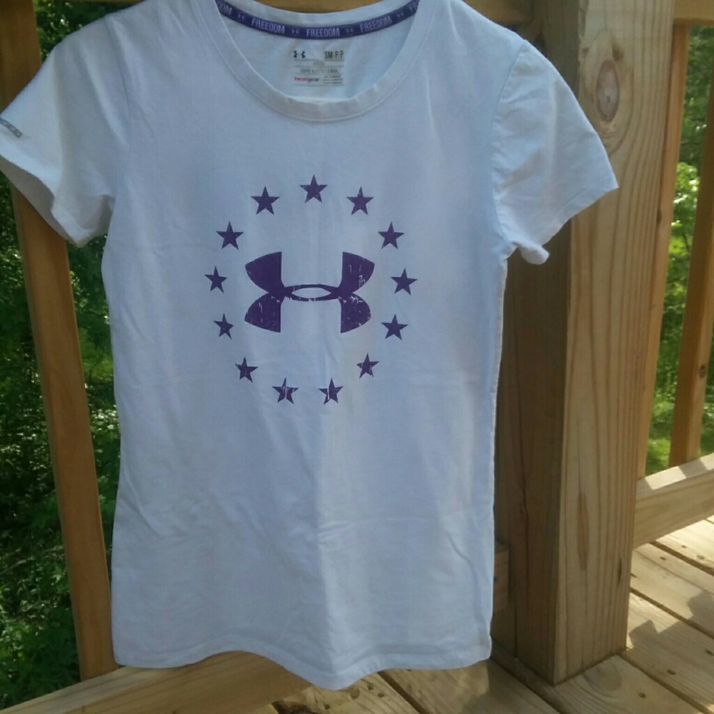 ⭐️ Under Armour Freedom Tee/Small